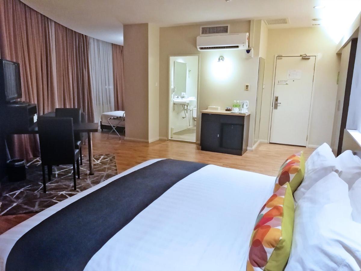 The Limetree Hotel, Kuching Extérieur photo
