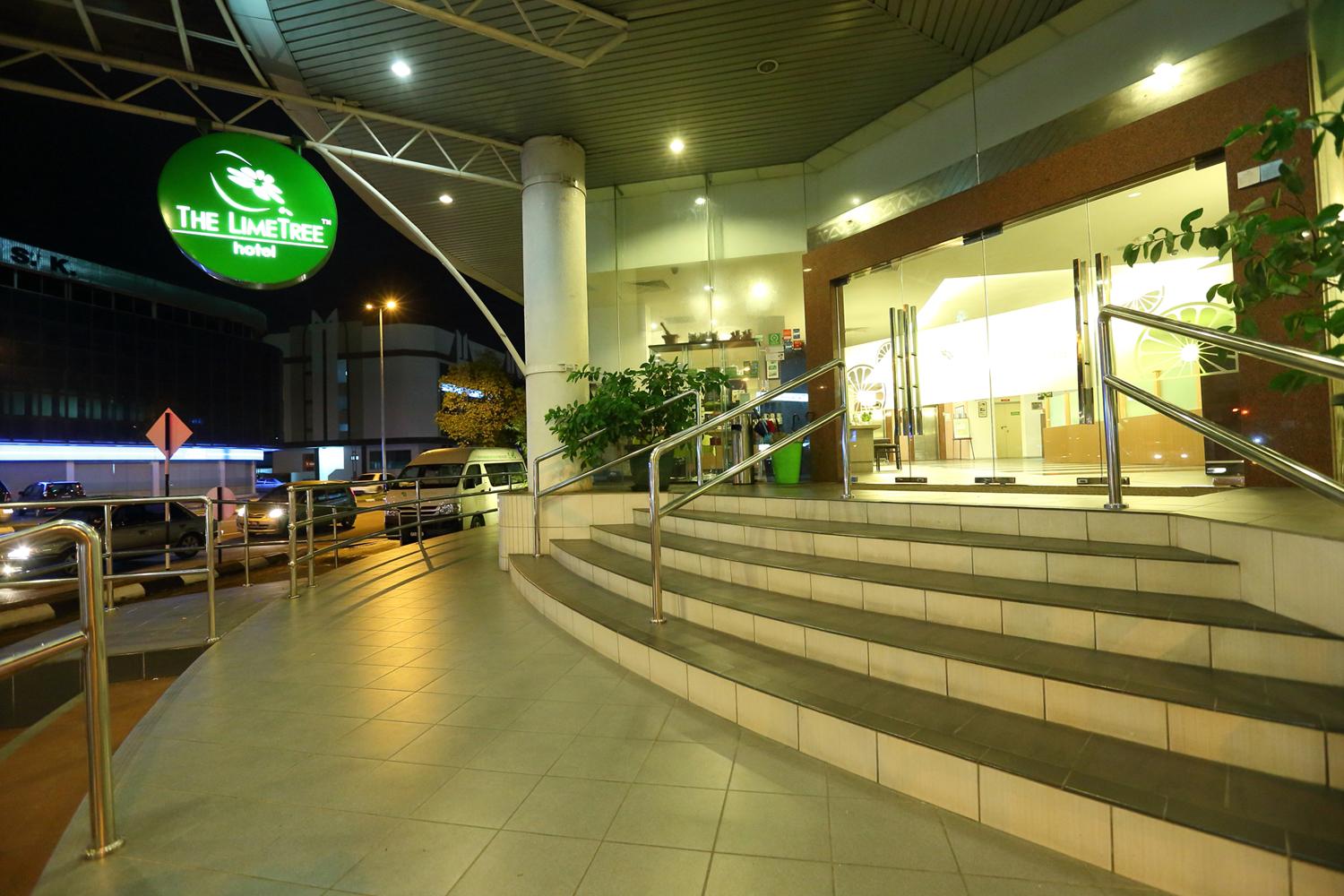 The Limetree Hotel, Kuching Extérieur photo
