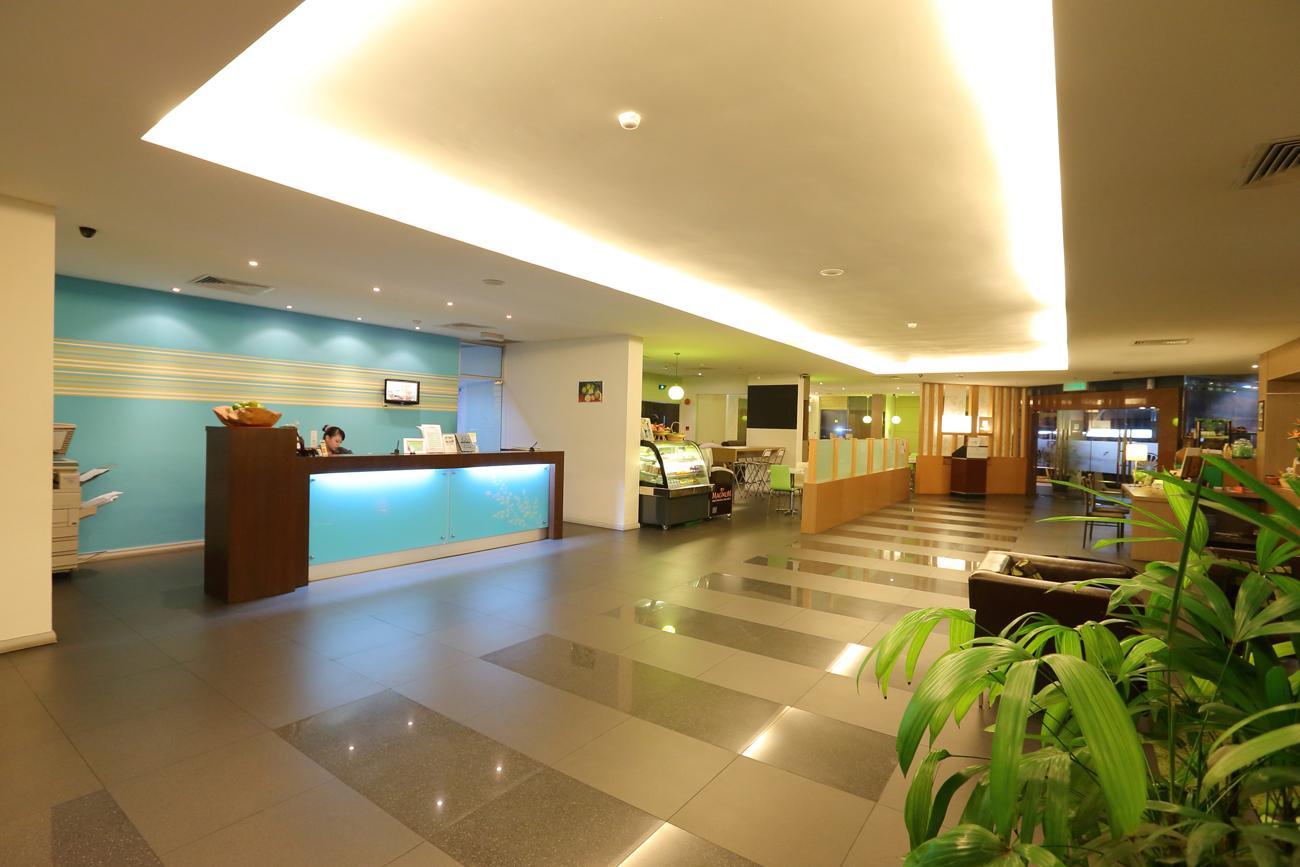 The Limetree Hotel, Kuching Extérieur photo