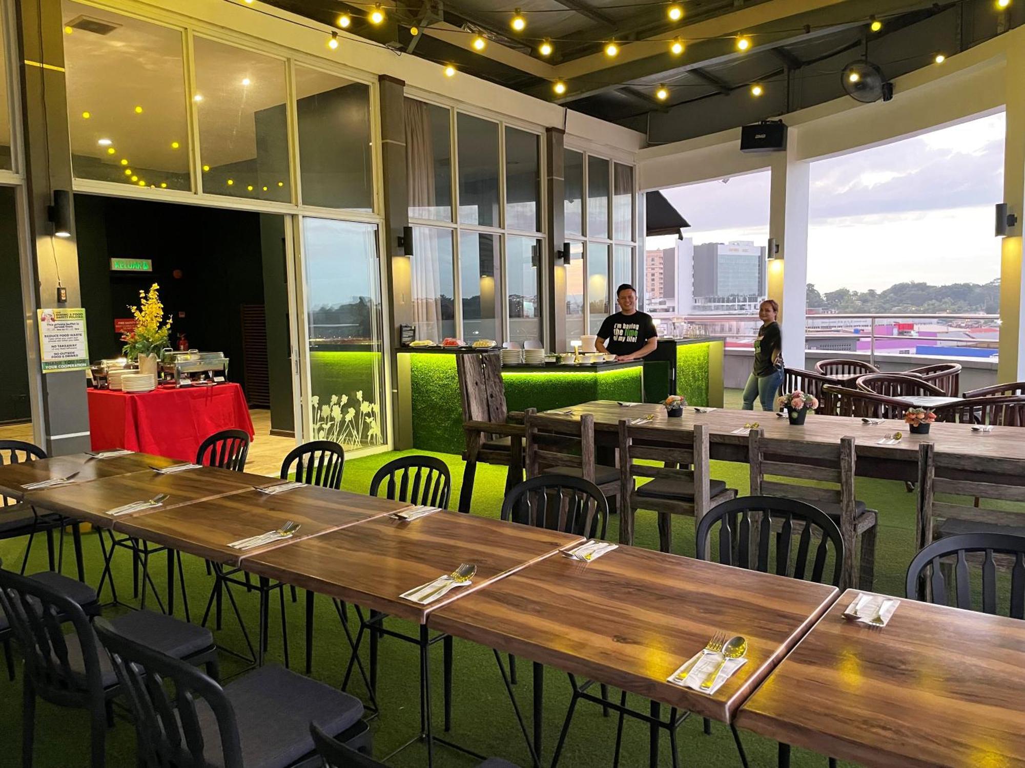 The Limetree Hotel, Kuching Extérieur photo