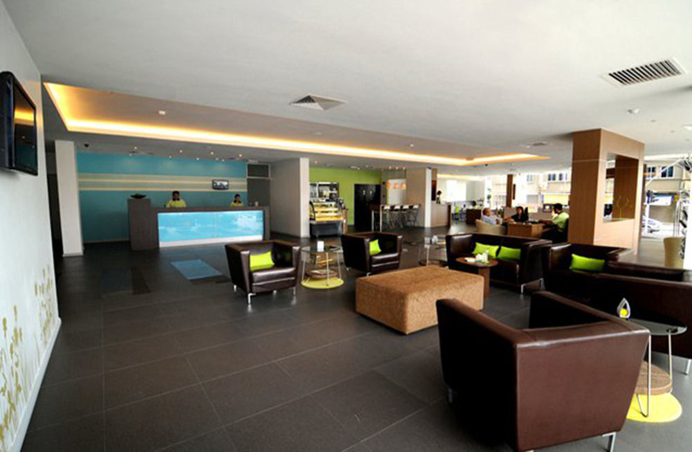 The Limetree Hotel, Kuching Extérieur photo