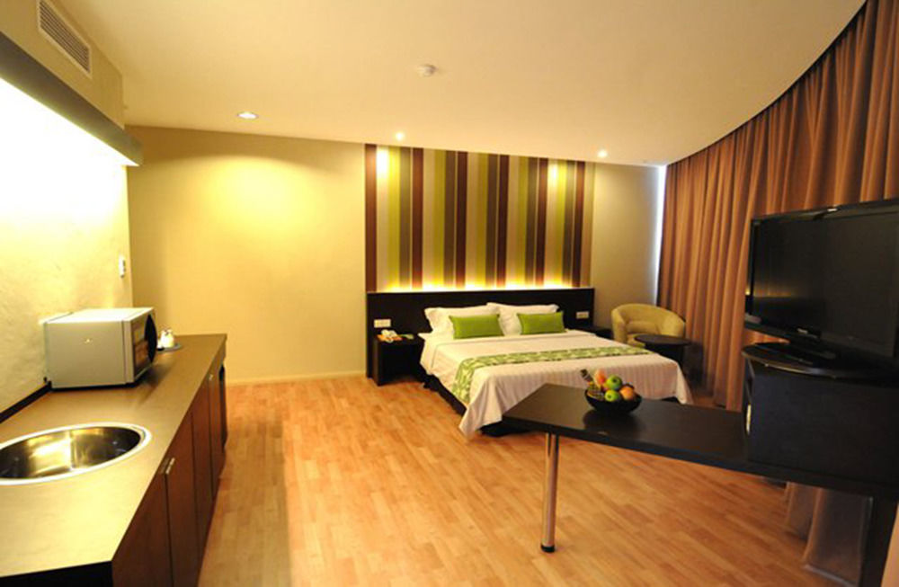 The Limetree Hotel, Kuching Extérieur photo
